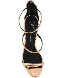 goldene Sandalen von Giuseppe Zanotti Design