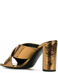 goldene Sandalen von Saint Laurent