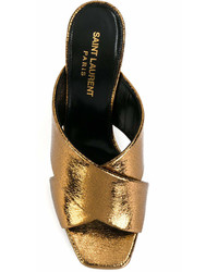 goldene Sandalen von Saint Laurent