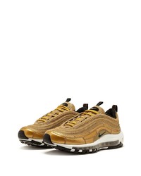 goldene Sportschuhe von Nike