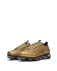 goldene Sportschuhe von Nike