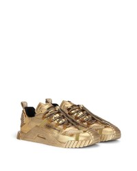 goldene Sportschuhe von Dolce & Gabbana