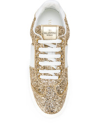 goldene Turnschuhe von Valentino