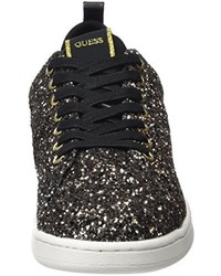 goldene Turnschuhe von GUESS