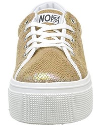 goldene Turnschuhe von No Box