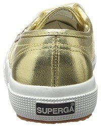 goldene Turnschuhe von Superga