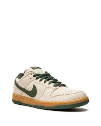 goldene Wildleder niedrige Sneakers von Nike