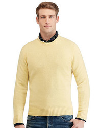 goldener Pullover mit einem Rundhalsausschnitt