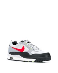 graue bedruckte Leder Sportschuhe von Nike