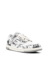 graue bedruckte niedrige Sneakers von Amiri