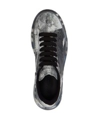 graue bedruckte niedrige Sneakers von Alexander McQueen