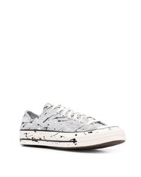 graue bedruckte Segeltuch niedrige Sneakers von Converse