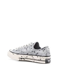 graue bedruckte Segeltuch niedrige Sneakers von Converse