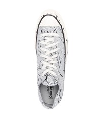 graue bedruckte Segeltuch niedrige Sneakers von Converse