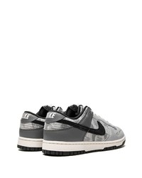 graue bedruckte Segeltuch niedrige Sneakers von Nike