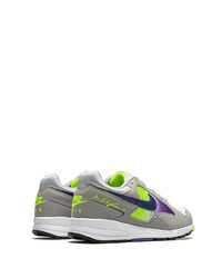 graue bedruckte Wildleder niedrige Sneakers von Nike