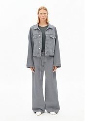 graue Boyfriend Jeans von Armedangels