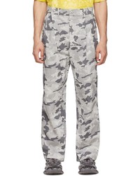graue Camouflage Chinohose von Feng Chen Wang