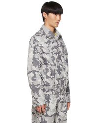 graue Camouflage Jeansjacke von Feng Chen Wang