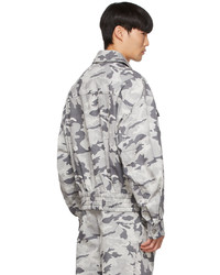 graue Camouflage Jeansjacke von Feng Chen Wang