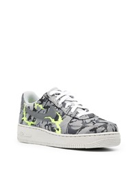graue Camouflage Segeltuch niedrige Sneakers von Nike