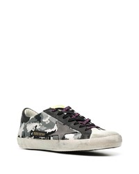 graue Camouflage Segeltuch niedrige Sneakers von Golden Goose