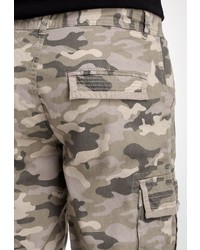 graue Camouflage Shorts von LIFE & GLORY