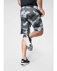 graue Camouflage Sportshorts von Nike