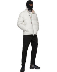 graue Daunenjacke von Moncler