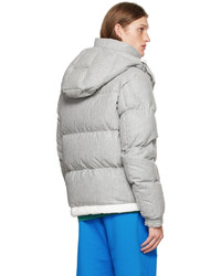 graue Daunenjacke von Moncler