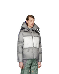 graue Daunenjacke von Moncler Genius