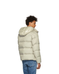 graue Daunenjacke von Moncler