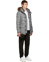 graue Daunenjacke von Moncler