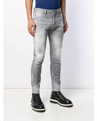 graue enge Jeans mit Destroyed-Effekten von DSQUARED2