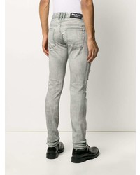 graue enge Jeans mit Destroyed-Effekten von Balmain