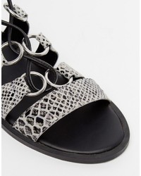graue flache Sandalen aus Leder mit Schlangenmuster von Asos
