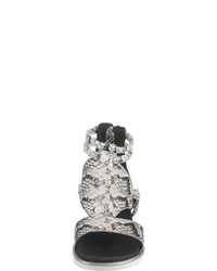 graue flache Sandalen aus Leder mit Schlangenmuster von JOLANA & FENENA