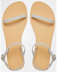 graue flache Sandalen aus Leder von Asos