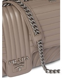 graue gesteppte Leder Umhängetasche von Prada