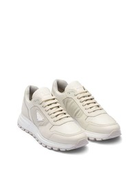 graue hohe Sneakers aus Leder von Prada