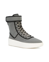 graue hohe Sneakers aus Leder von Fear Of God