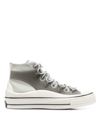 graue hohe Sneakers aus Segeltuch von Converse