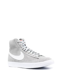 graue hohe Sneakers aus Wildleder von Nike