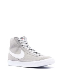 graue hohe Sneakers aus Wildleder von Nike