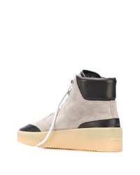 graue hohe Sneakers aus Wildleder von Fear Of God