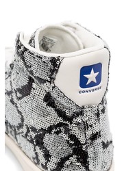 graue hohe Sneakers mit Schlangenmuster von Converse