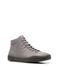 graue hohe Sneakers von Camper