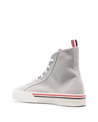 graue horizontal gestreifte hohe Sneakers von Thom Browne