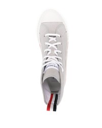 graue horizontal gestreifte hohe Sneakers von Thom Browne