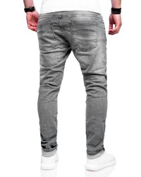 graue Jeans mit Destroyed-Effekten von behype